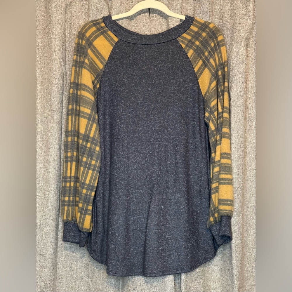 Plaid Sleeve Gray Top